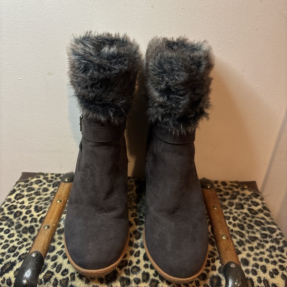 Women's Faux Fur Trim Wedge Boots - Dark Gray - Picture 3 of 5
